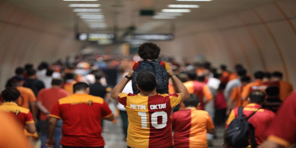 Bana "Futbol"dan Hayatını Anlat