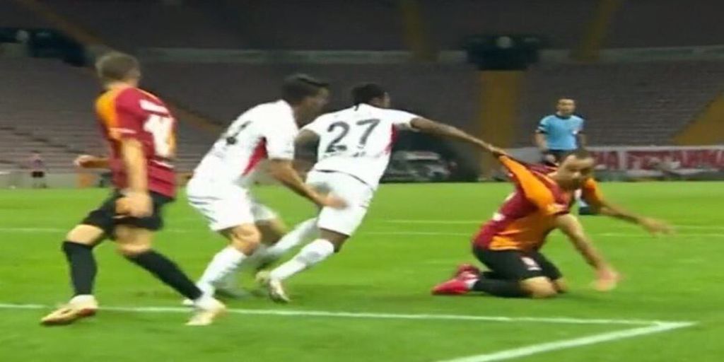 Teneke Oscarlı Hakem!
