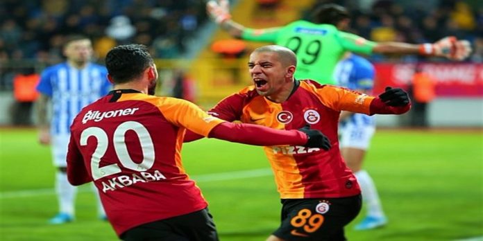 Emre Akbaba ve Feghouli'nin gol sevinci...